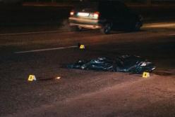 В Киеве водитель насмерть сбил пешехода и скрылся c места ДТП (видео)