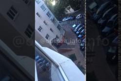В Одессе девушка выпрыгнула из окна 11-го этажа и выжила (видео)