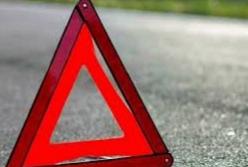 В Киеве бус на огромной скорости протаранил сразу три автомобиля (видео)