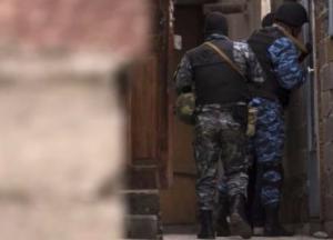  Запугать и давить, пока не уедут