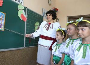 «Если нет денег на зарплаты - закрывайте школы»: долги учителям превысили 1 миллиард