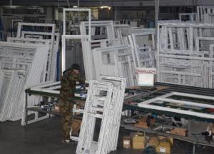Кто хочет уничтожить одного из крупнейших в Украине производителей металлопластиковых окон?