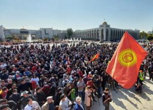 В Кыргызстане исчез президент и премьер