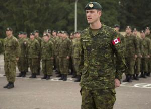 Армия Канады: не кормят и квартиры не дают