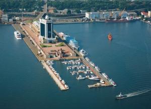 Одесский порт «идет ко дну», зато его руководитель стал долларовым миллионером (расследование)
