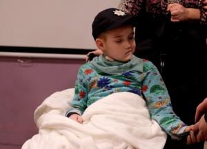 Прийняли до лав поліції: у Чернівцях здійснили мрію хлопчика, який помирає (фото, відео)