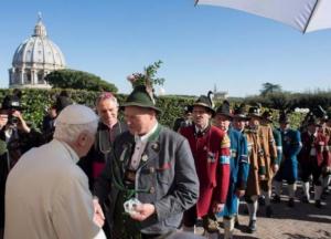 Мир двух пап