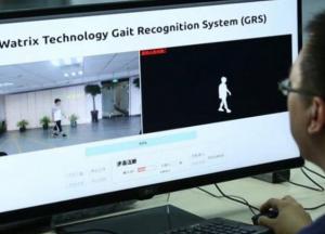 Забудьте о распознавании лиц, китайские власти теперь используют более эффективную технологию «распознавания походки»