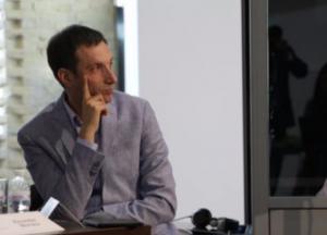 Русскоязычная девочка и крымскотатарская девушка