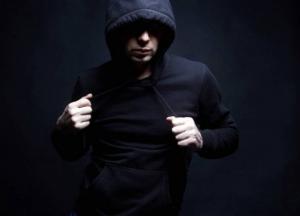 Одеть капюшон: о чем сигнализирует подростковая привычка