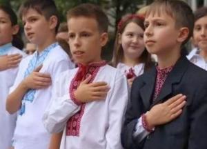 Показной патриотизм: школьники перед уроками будут обязаны петь гимн Украины