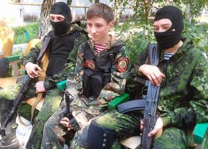 Селфи на танках, гильзы, шевроны стали неотъемлемой частью жизни детей в «ЛНР»