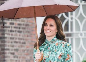 Герцогиня Кейт Миддлтон сильно удивила прохожих возле Кенсингтонского дворца