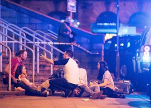 ​Взрывы в Манчестере: жертвы на концерте и эвакуация из торгового центра (все подробности, фото, видео)