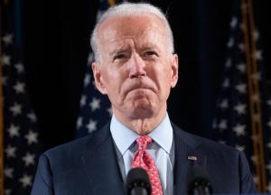 Незваный гость: почему у Байдена "маринуют" Зеленского