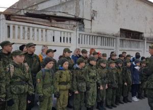 Новости Крымнаша: Бегут, сверкая пятками…