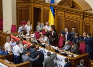 Конфликт в разгаре: в последние недели перед отпуском «тарифный геноцид» поссорил депутатов