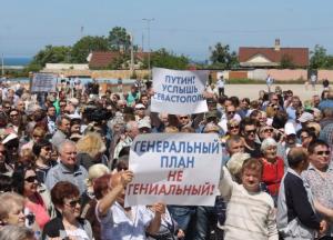 На предателей Украины в Крыму посыпались камни с неба