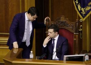 Введет ли Зеленский чрезвычайное положение?