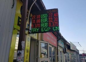 Банки развернули валютный рынок и подняли курс доллара. Что будет с ценами в обменниках