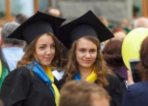 Половина украинских студентов уезжают за границу