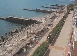 Крым: голубей на набережной больше, чем туристов (фото)