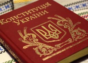 Каждый новый президент пытается подстроить Конституцию под себя лично