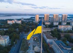 Самый большой флаг в Украине меняют 24 раза в год: на это тратят 900 тысяч гривен