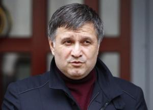 Аваков назвал украинцев платными агентами Суркова