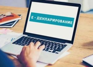 Глядя на декларации чиновников, впору организовывать сиротский приют