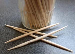 Мужчине из сердца извлекли зубочистку, которую он случайно проглотил во время питья