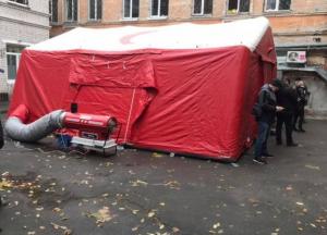 Прийом хворих у Головному військовому госпіталі: люди с запаленням легенів годинами стоять на морозі