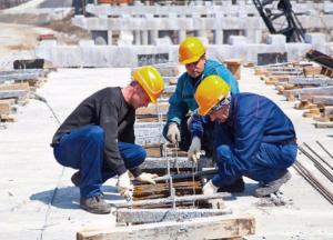 Как украинцы-заробитчане влияют на валютный рынок Украины