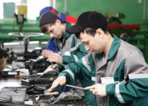 Работа в Украине: каких вакансий стало меньше, а на кого спрос растет