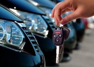 Затянуть пояса – не о власти: студентам сокращают стипендии, чтобы докупить автомобили в Кабмин