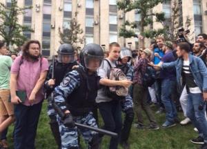 Протесты в России: Кремль выбрал два пути борьбы с врагами