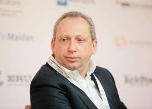 Остаётся попросить уважаемых прокомментировать вот эти две картинки