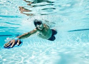 Как научиться плавать: пять типичных ошибок новичков