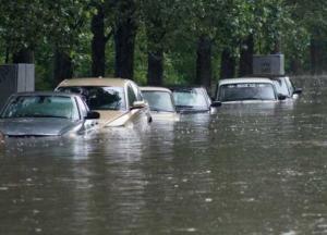 Хто відповість за «втоплені» дощем авто в Києві та Львові?