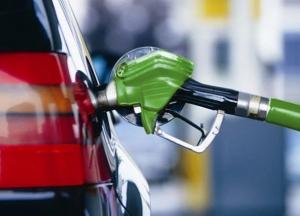 Бензин дешевеет: каких цен на горючее ждать водителям 