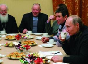 Обитателям Кремля явно мешает народ