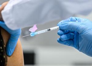 Вакцинация и антитела: сколько длится иммунитет и делать ли прививки, если переболел