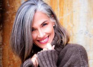 Седина волос: причины и продукты, которые помогут ее предотвратить