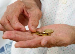 Украинцы беднеют, а политики богатеют: кто в 2017-м заработал больше президента? (видео)