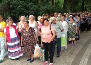 Бабушка на заказ. Как устроен в Киеве рынок пенсионеров, которые за деньги участвуют в митингах и телешоу