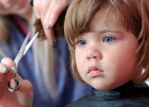 Что делать, если ребенок боится стричься в парикмахерской