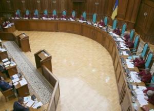 Чому «узурпатори» з Конституційного Суду підтримують Порошенка?