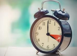 Когда в Украине переводят часы на зимнее время: дата и все нюансы