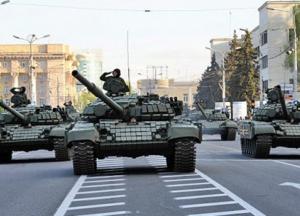 Військова техніка з "парадів" у Донецьку й Луганську не відведена: РФ готує воєнну ескалацію в регіоні