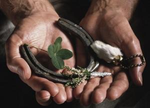 Приметы и суеверия: верить или нет?